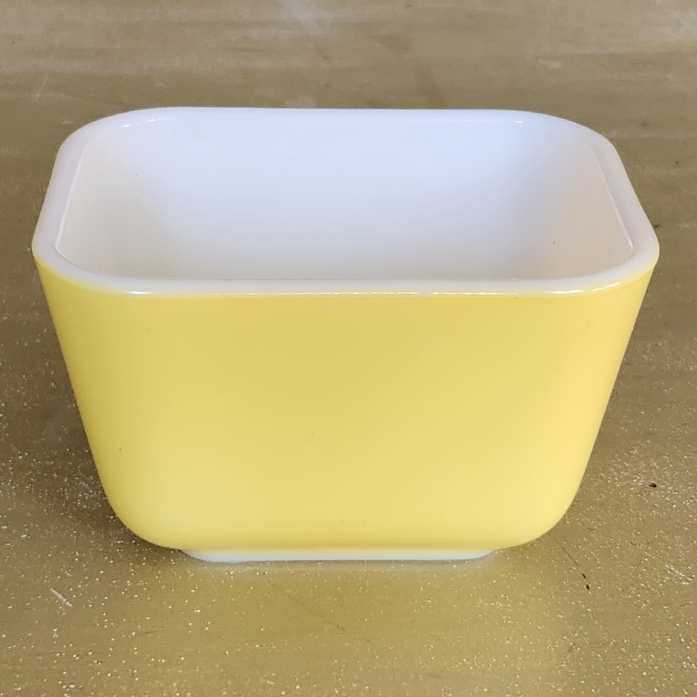 Vintage Pyrex Yellow Fridgie 1.5 Cup 501-B Bowl